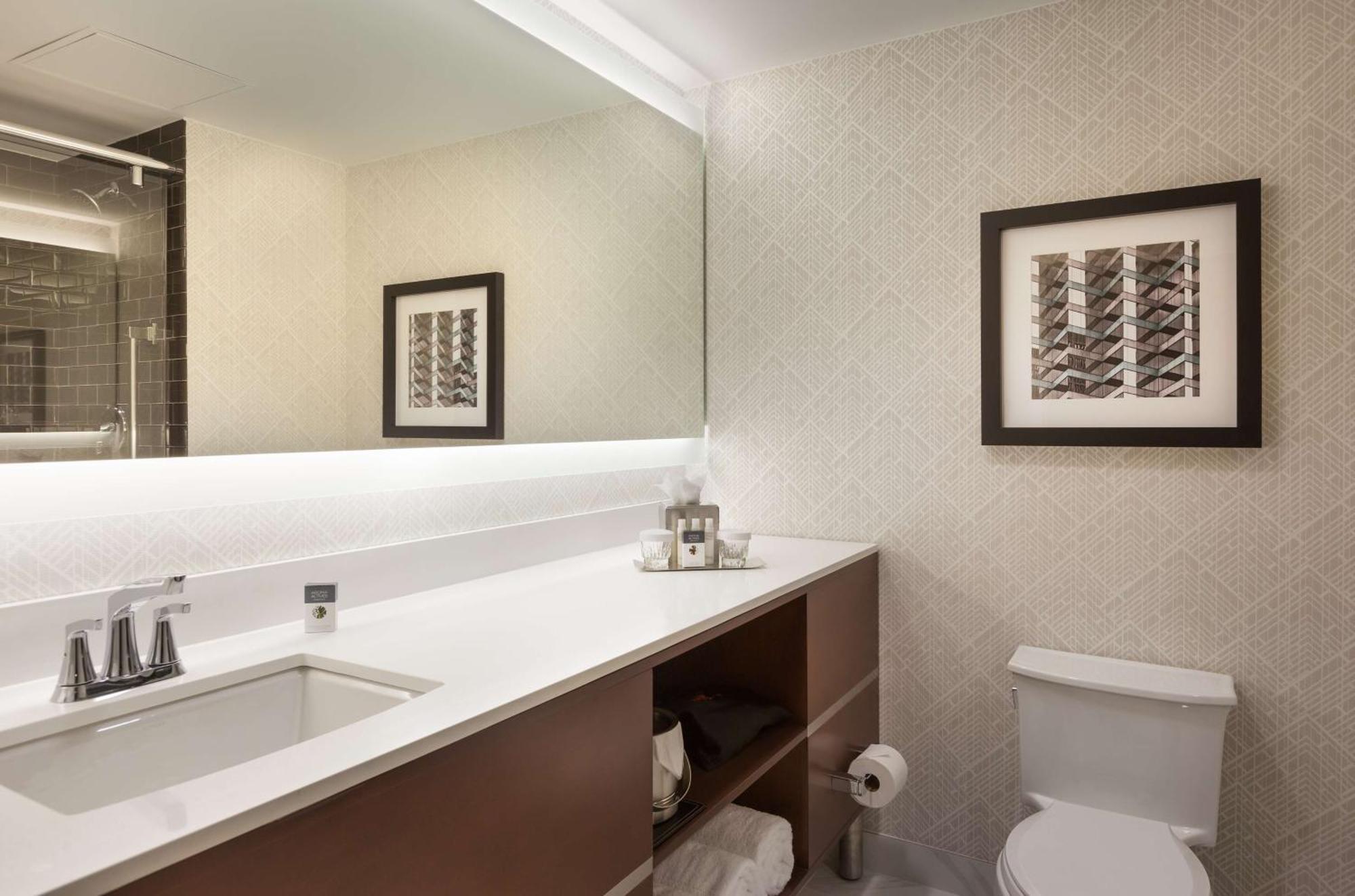 Doubletree By Hilton Hotel & Suites Houston By The Galleria Eksteriør billede