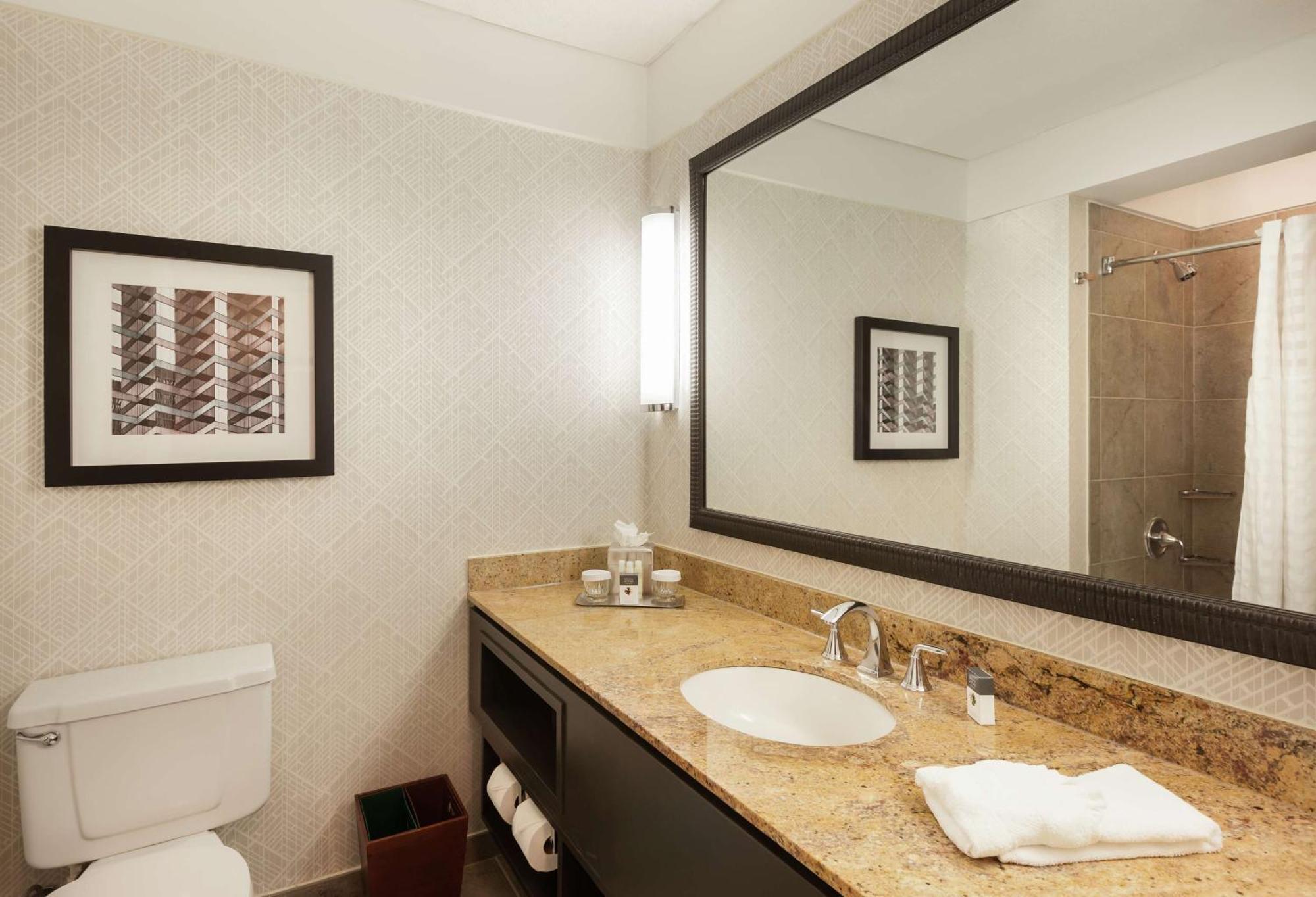 Doubletree By Hilton Hotel & Suites Houston By The Galleria Eksteriør billede